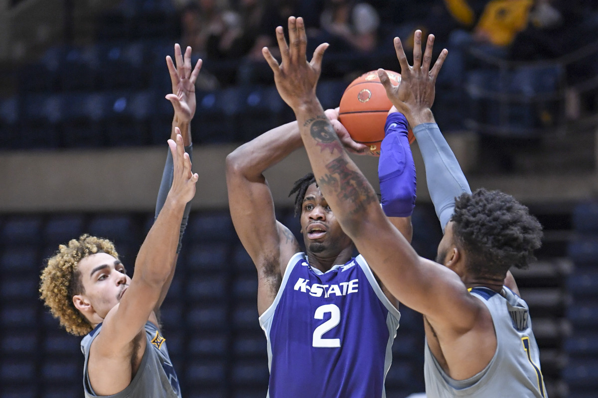 West Virginia forwards Emmitt Matthews Jr (left) and Derek Culver (1) harass Kansas State forward Selton Miguel (2).